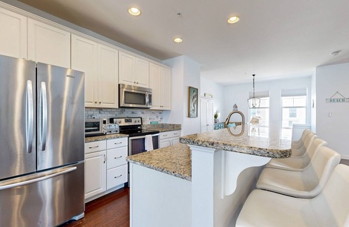 Midtown Ocean City House | Bay view townhome with pool access, fast WiFi, central AC, & a washer/dryer
