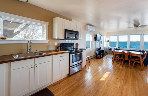 Mid-Coast and Islands House | Bay Vista - 3BR, 2BA waterfront home with sunset views over Middle Bay