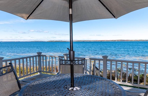 Mid-Coast and Islands House | Bay Vista - 3BR, 2BA waterfront home with sunset views over Middle Bay