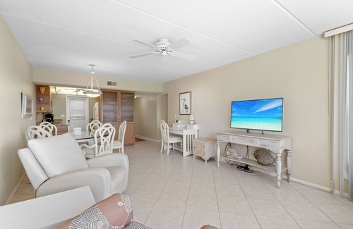 Longboat Key Condo | Bayfront Escape- Beach Harbor Club F202 by RVA