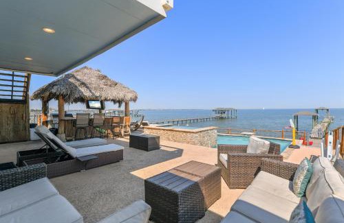 Clear Lake Shores Villa | Bayfront Luxury House with Pool