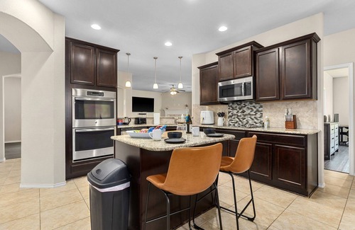 Temple House | Baylor Scott and White Childrens Medical Center Retreat! w/Movie Theatre | Arca