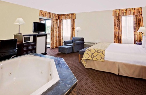 Battle Creek Hotel | Baymont by Wyndham Battle Creek Downtown