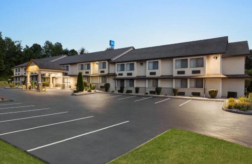 Branford Hotel | Baymont by Wyndham Branford/New Haven