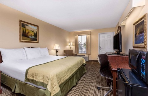 Easley Hotel | Baymont by Wyndham Easley/Greenville