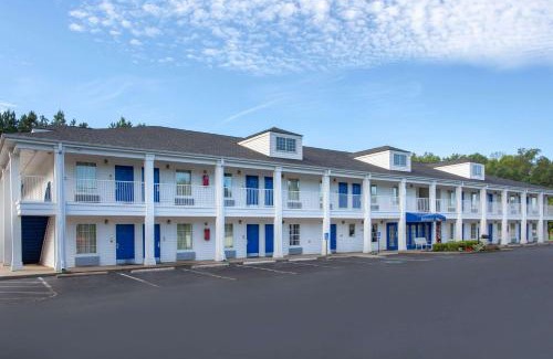Greenwood Hotel | Baymont by Wyndham Greenwood