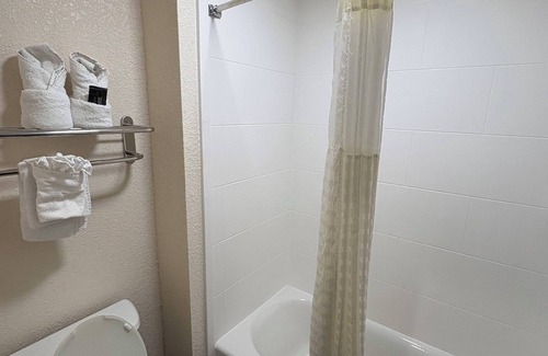 Iowa Hotel | Baymont by Wyndham Iowa Lake Charles