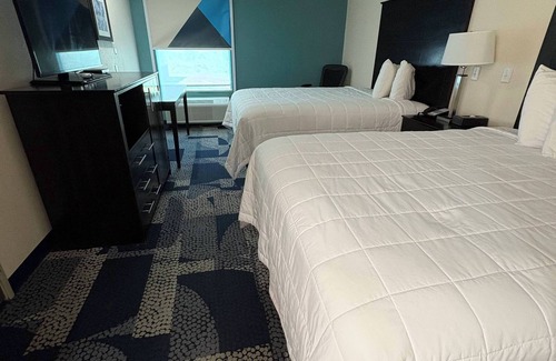 Iowa Hotel | Baymont by Wyndham Iowa Lake Charles