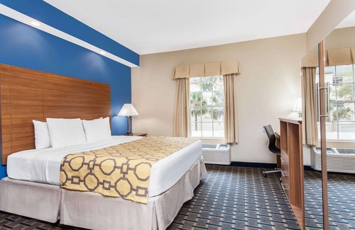 Southpoint Hotel | Baymont by Wyndham Jacksonville/Butler Blvd