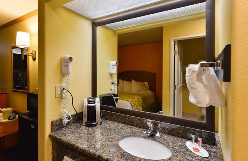 Northeast Colorado Springs Hotel | Baymont by Wyndham Garden of the Gods / Colorado Springs