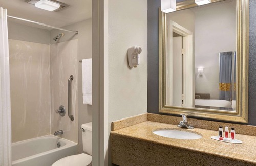 Wilmington Hotel | Baymont by Wyndham Wilmington