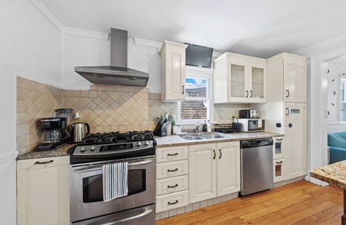 Bayonne Apartment | "Bayonne Escape - Free Parking & NYC Nearby"