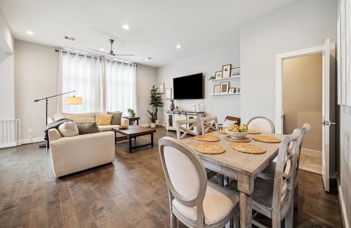 Washington Ave./ Memorial Park House | Bayou Houstonian: Heights + Galleria + Memorial Park + Med Center + Fun