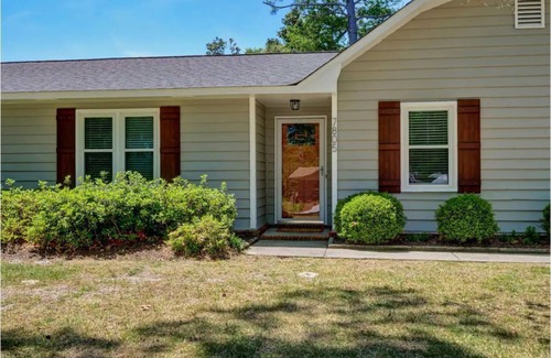 Bayshore House | Bayshore Retreat - Clean & Close to everything!