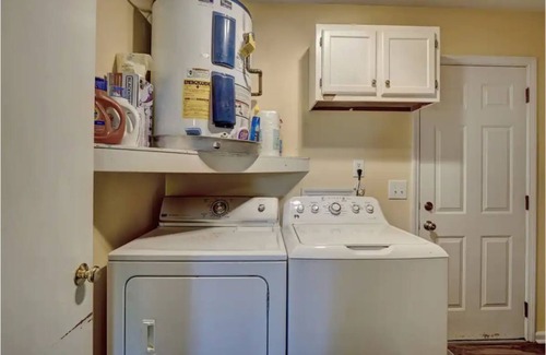 Bayshore House | Bayshore Retreat - Clean & Close to everything!