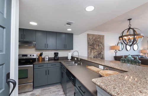 Orange Beach East Condo | Bayside Bliss, 5 Min Walk to Private Beach, 2 Pools, Beach Chairs Umbrellas incl