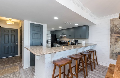 Orange Beach East Condo | Bayside Bliss, 5 Min Walk to Private Beach, 2 Pools, Beach Chairs Umbrellas incl