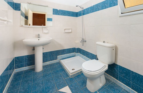 Petaloudes Hotel | Bayside Hotel Katsaras