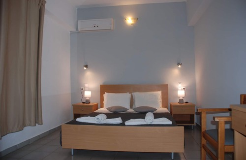 Petaloudes Hotel | Bayside Hotel Katsaras