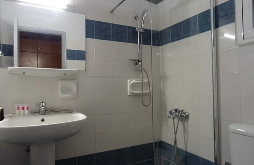Petaloudes Hotel | Bayside Hotel Katsaras