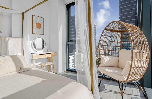 Downtown Miami Apartment | Bayside LuxePad King and Queen 2Bed 2Bath with Water Views, Gym, Lounge, Hottub
