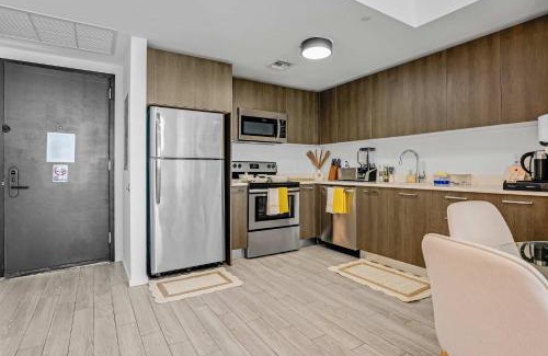 Downtown Miami Apartment | Bayside LuxePad King and Queen 2Bed 2Bath with Water Views, Gym, Lounge, Hottub