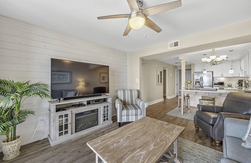 Gulf Shores Condo | Bayside Relaxation | Docks, Outdoor Pool Gulf Shores | My Beach Getaways
