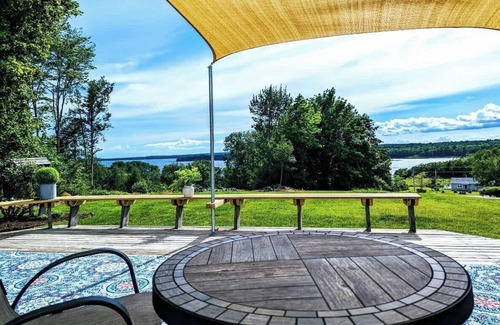 Ellsworth House | Bayside Waterview Cottage
