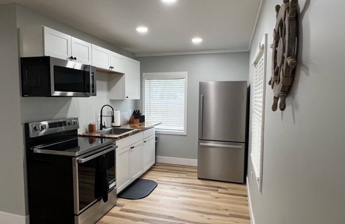 Bay View House | Bayview Bungalow - Sleeps 8 - Steps from the lake and a short drive to CP & Jet!