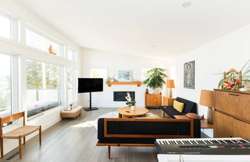 Cowichan Bay House | Bayview Retreat 4 bd walk to Cowichan bay village