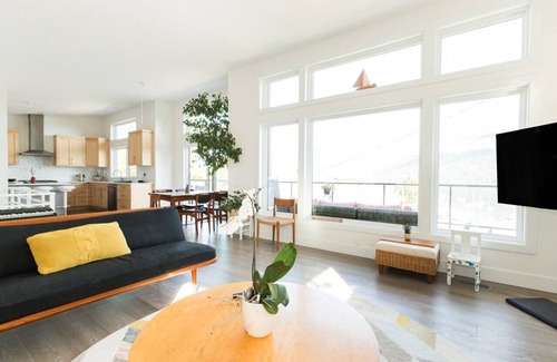 Cowichan Bay House | Bayview Retreat 4 bd walk to Cowichan bay village