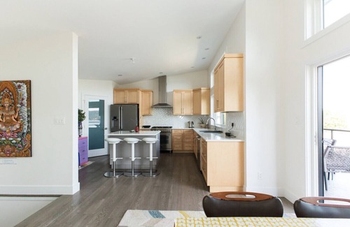 Cowichan Bay House | Bayview Retreat 4 bd walk to Cowichan bay village