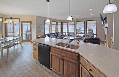 Arnolds Park Condo | Bayview Sunset Escape at the Lake
