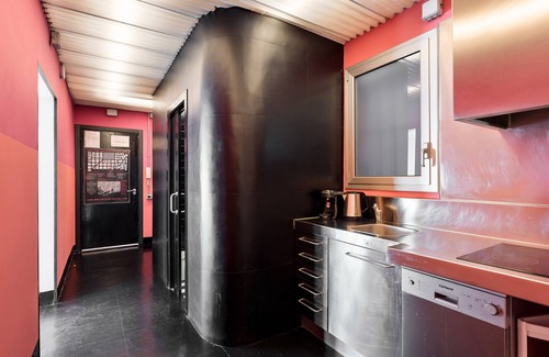 El Camp de l'Arpa del Clot Apartment | BC0GE011PK - Eulalia's Pink Lodge