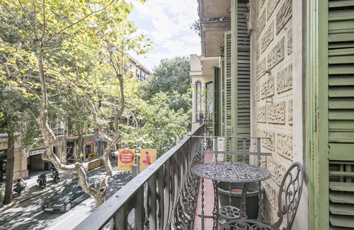 L'Antiga Esquerra de l'Eixample Apartment | BCN Central and quiet, 4 bedrooms, air conditioning, internet