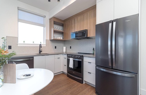 Downtown Victoria Condo | Be close to Chinatown when you are in the Ironwork building