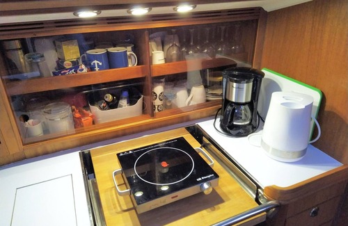 Lisbon Apartment | Be Local - Sleep aboard a sailing boat in Lisbon