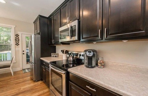 Skyland House | Be our guest-3-bedroom house in a great location!