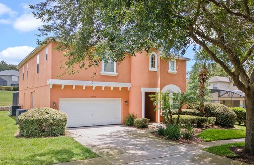 West Kissimmee House | Be-Our-Guest Home! 7 bdrm incl. 5 King beds, Private POOL, 15 minutes to Disney!