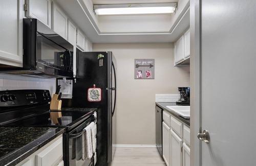 Harbor Oaks Condo | Be Our Guest | Overlooking the Canal + Access to 3 Pools!