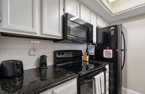 Harbor Oaks Condo | Be Our Guest | Overlooking the Canal + Access to 3 Pools!