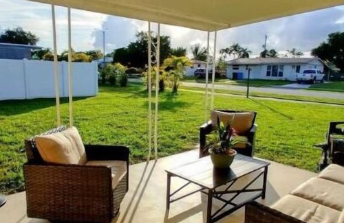 West Park House | Be Our Guests! Cozy 3/2 w/Oversized Yard Awaits