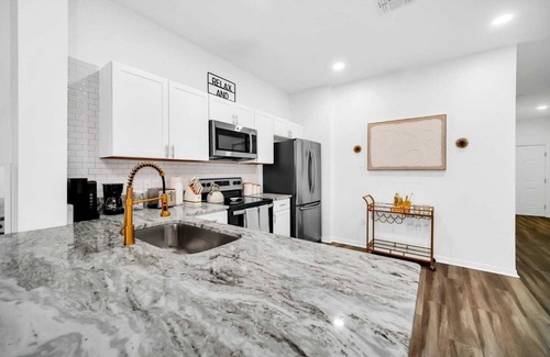 Four Corners House | Be still and relax