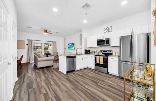 Four Corners House | Be still and relax