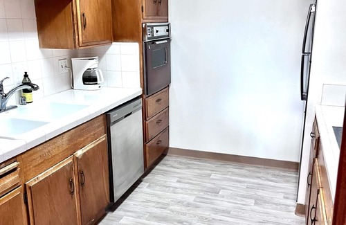 Point Loma Heights Condo | Beach 1BR Retro Tiki Condo Pool + Parking Balcony King Bed Top Floor