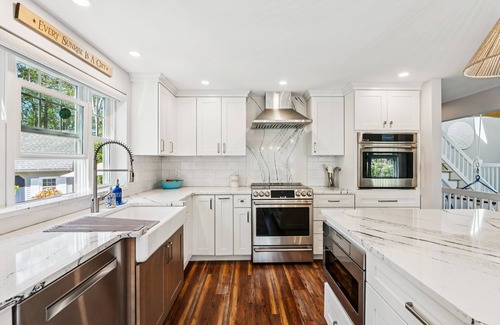 Kennebunk House | BEACH! 4Bdrm-Fire pit/patio/outdoor shower!