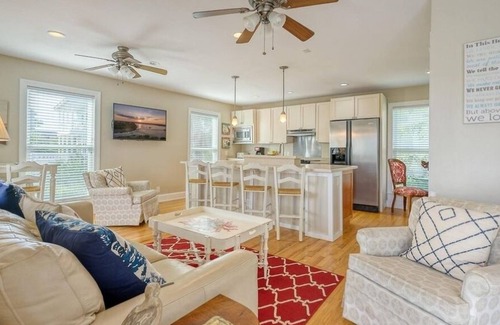 Oceanmarsh Subdivision House | Beach Access at end of driveway, all Harbor Island Amenities