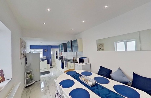 Llanelli House | Beach and golf course holiday home