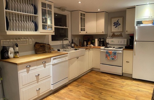 Dunnville Cottage | Beach and river front! Grand River and Lake Erie views!