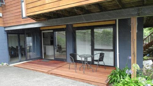 Beach Haven Apartment | Beach and View 2Bdrm apt 75mtrs to beach with sunsets to die for